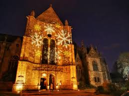 façade église illuminée